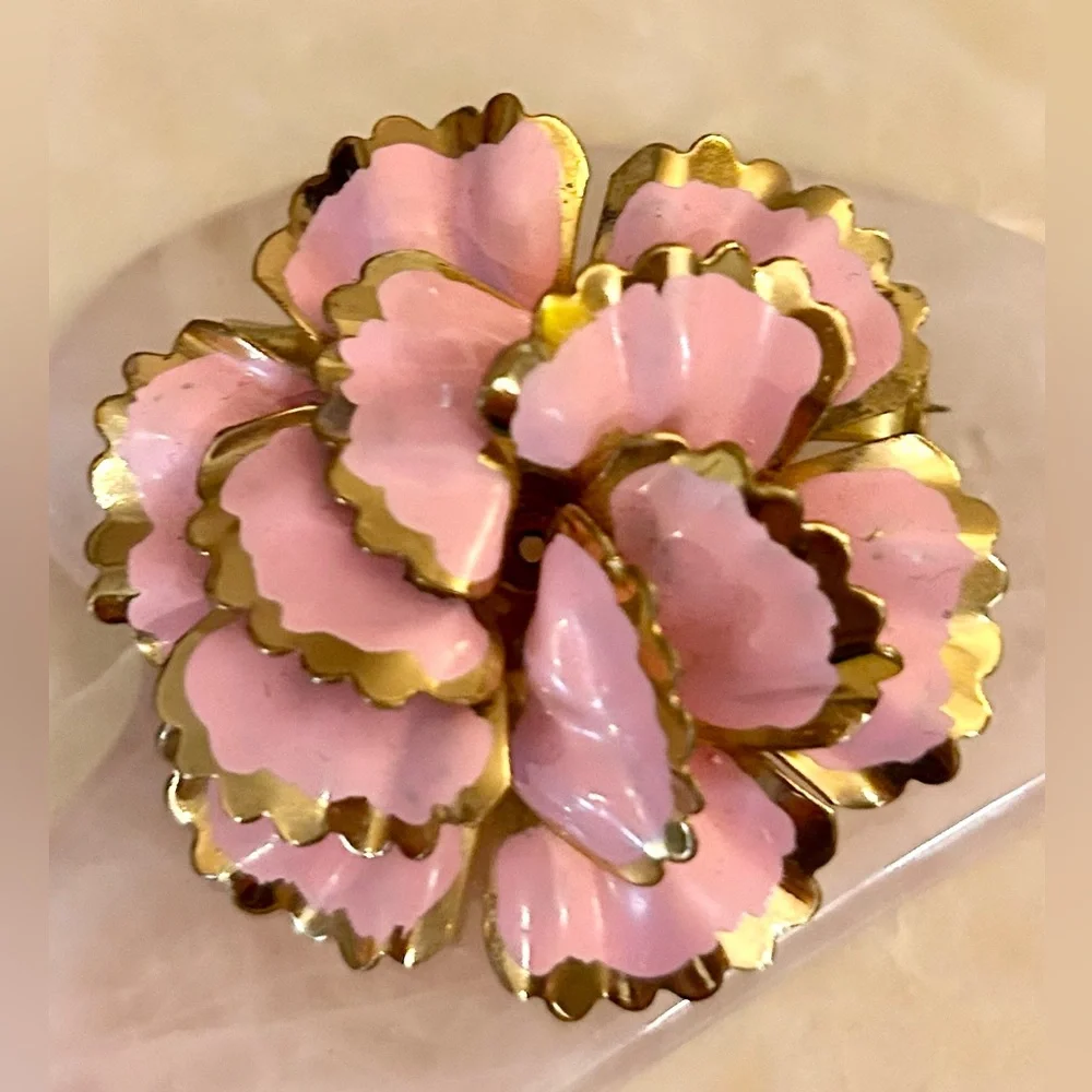 Vintage Pink Painted Metal Carnation Brooch - Picture 4 of 11